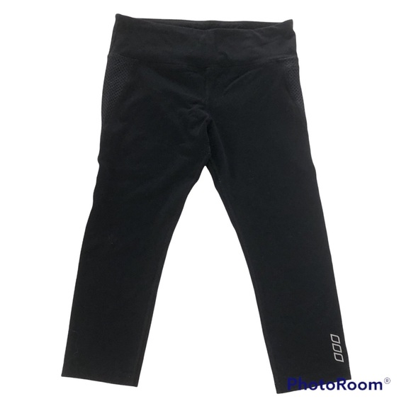 Lorna Jane Size S/Small Black Cropped Leggings Athleisure Capri Pocket - Picture 1 of 9